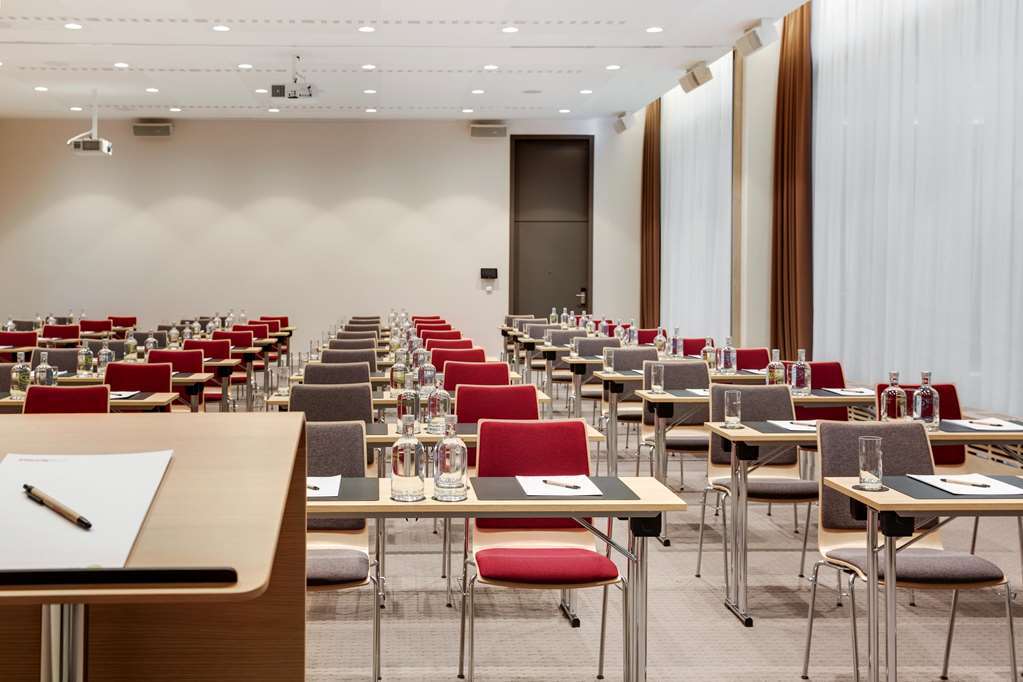 Intercityhotel Frankfurt Hbf 4*