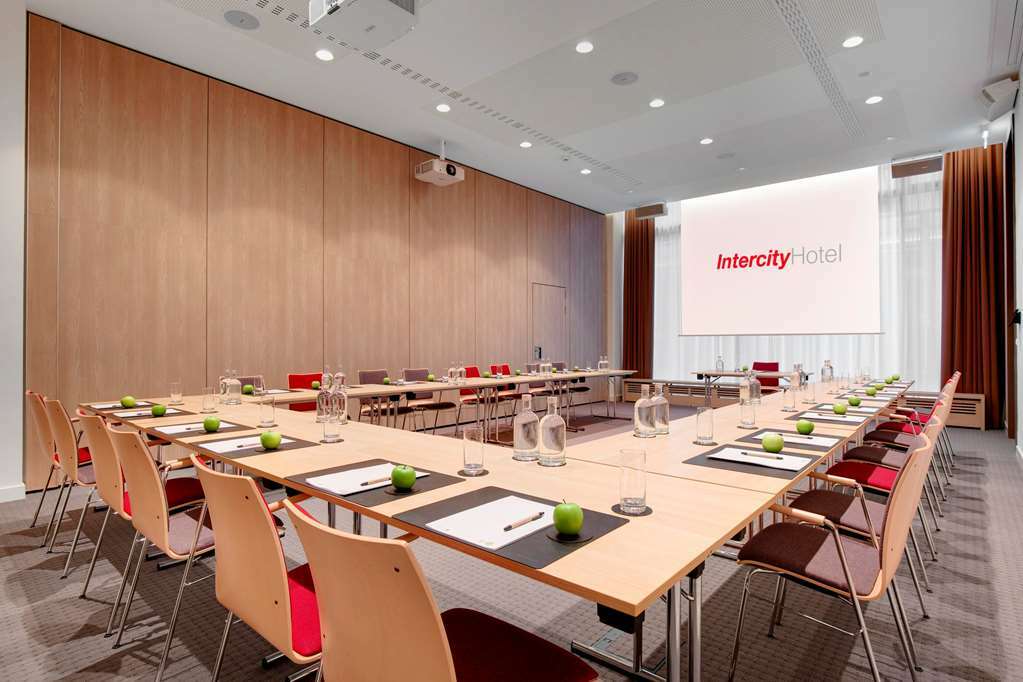 Intercityhotel Frankfurt Hbf 4*